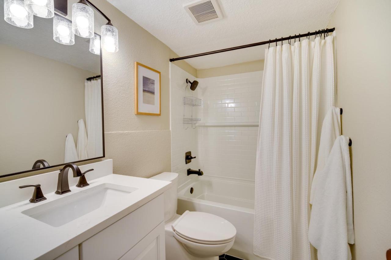 Oceanfront Satellite Beach Condo With Balcony, Views Bagian luar foto