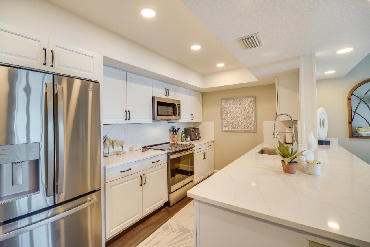Oceanfront Satellite Beach Condo With Balcony, Views Bagian luar foto