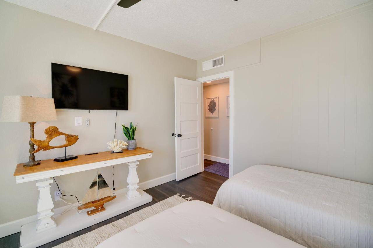 Oceanfront Satellite Beach Condo With Balcony, Views Bagian luar foto